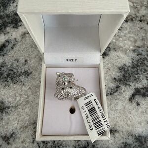 Costume Elegant leopard Ring with Green eye Accents